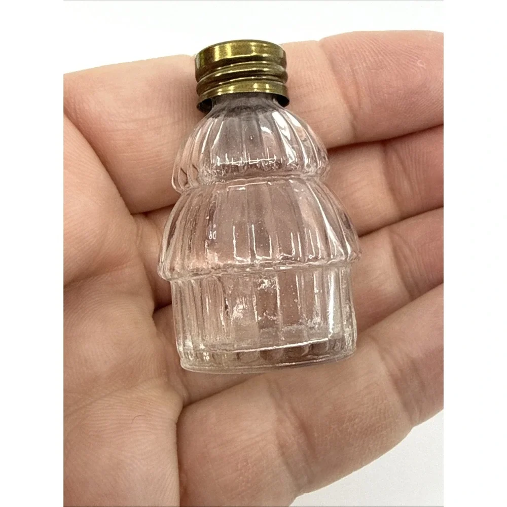 Vintage Draped Clear Glass Design Salt & Pepper Shakers Layered 2